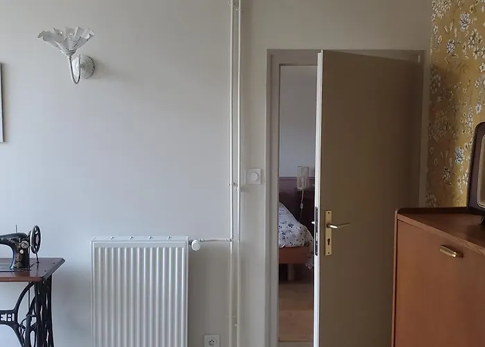 Le Cabinet-Charmante Maison Avec Terrain