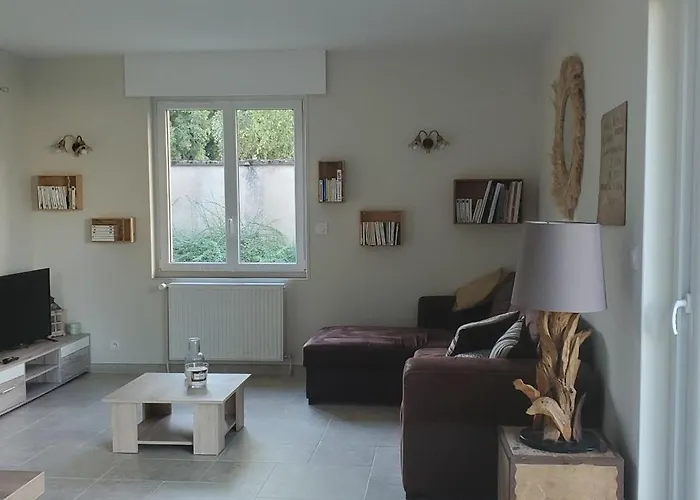 Le Cabinet-Charmante Maison Avec Terrain